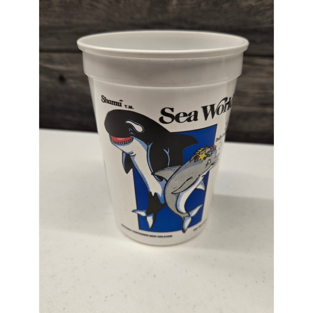 Vintage 1987 Sea World Shamu Stadium‎ Cup Souvenir Plastic Character Tumbler 80s